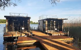 Houseboat ,domki na wodzie jezioro Lubie